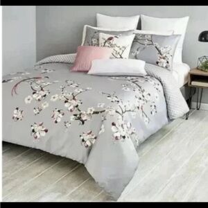 Ted Baker London Floral Comforter Set - Gray and White